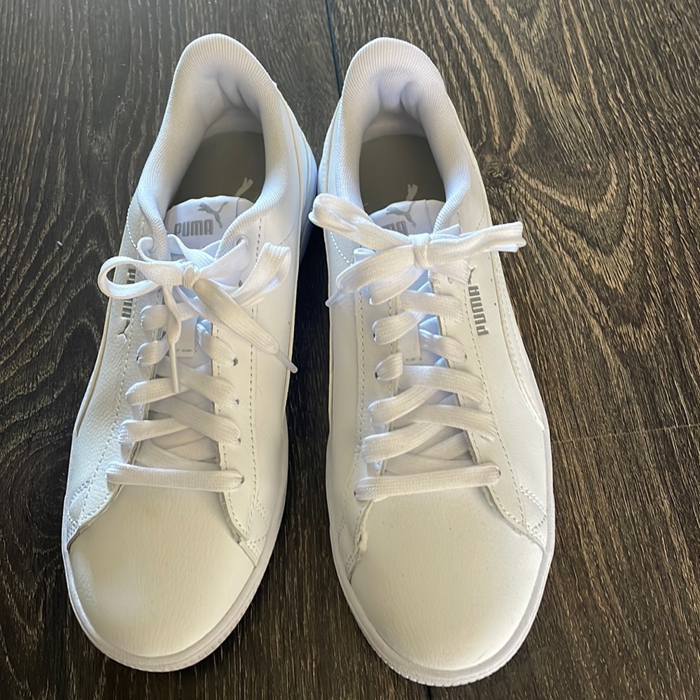 Women’s puma tennis shoe. Worn once. Size 8.5